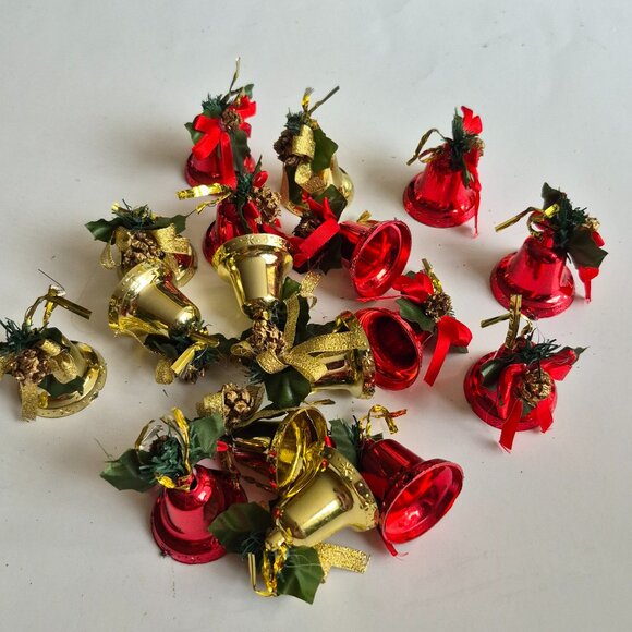 Lot of Red and Gold Christmas Tree Decorations - Picture 7 of 8